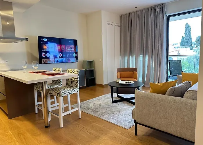 Lux Hub Spot-νear European Uni Engomi Apartamento