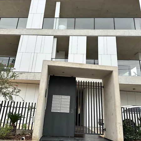 Lux Hub Spot-νear European Uni Engomi 公寓