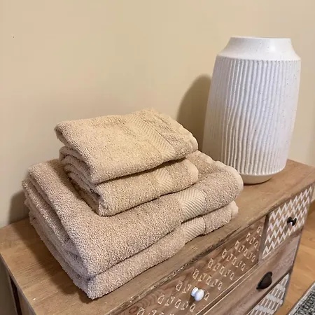 Lux Hub Spot-νear European Uni Engomi * Nicosia