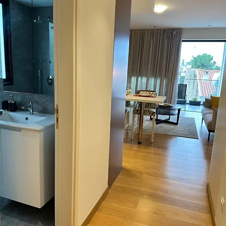 Lux Hub Spot-νear European Uni Engomi