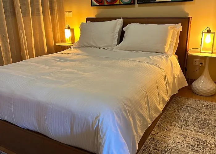 Lux Hub Spot-νear European Uni Engomi 公寓 *