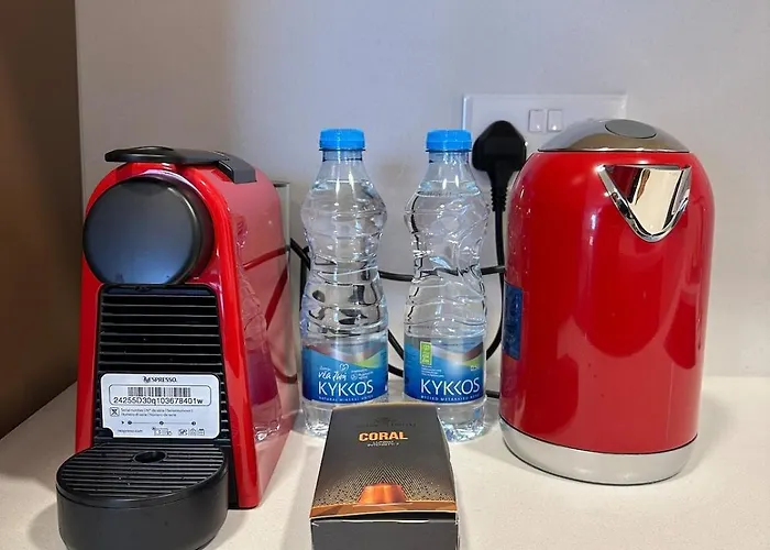 Lux Hub Spot-νear European Uni Engomi