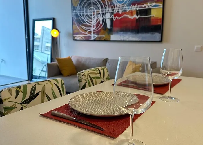 Lux Hub Spot-νear European Uni Engomi