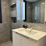 Lux Hub Spot-νear European Uni Engomi