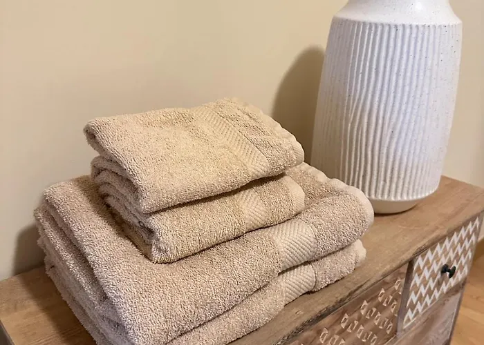 Lux Hub Spot-νear European Uni Engomi * Nicosia