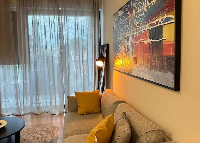 Lux Hub Spot-νear European Uni Engomi